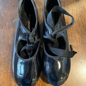 Weissman tap shoes size 1.5 in great condition my daughter grew out of them!!!